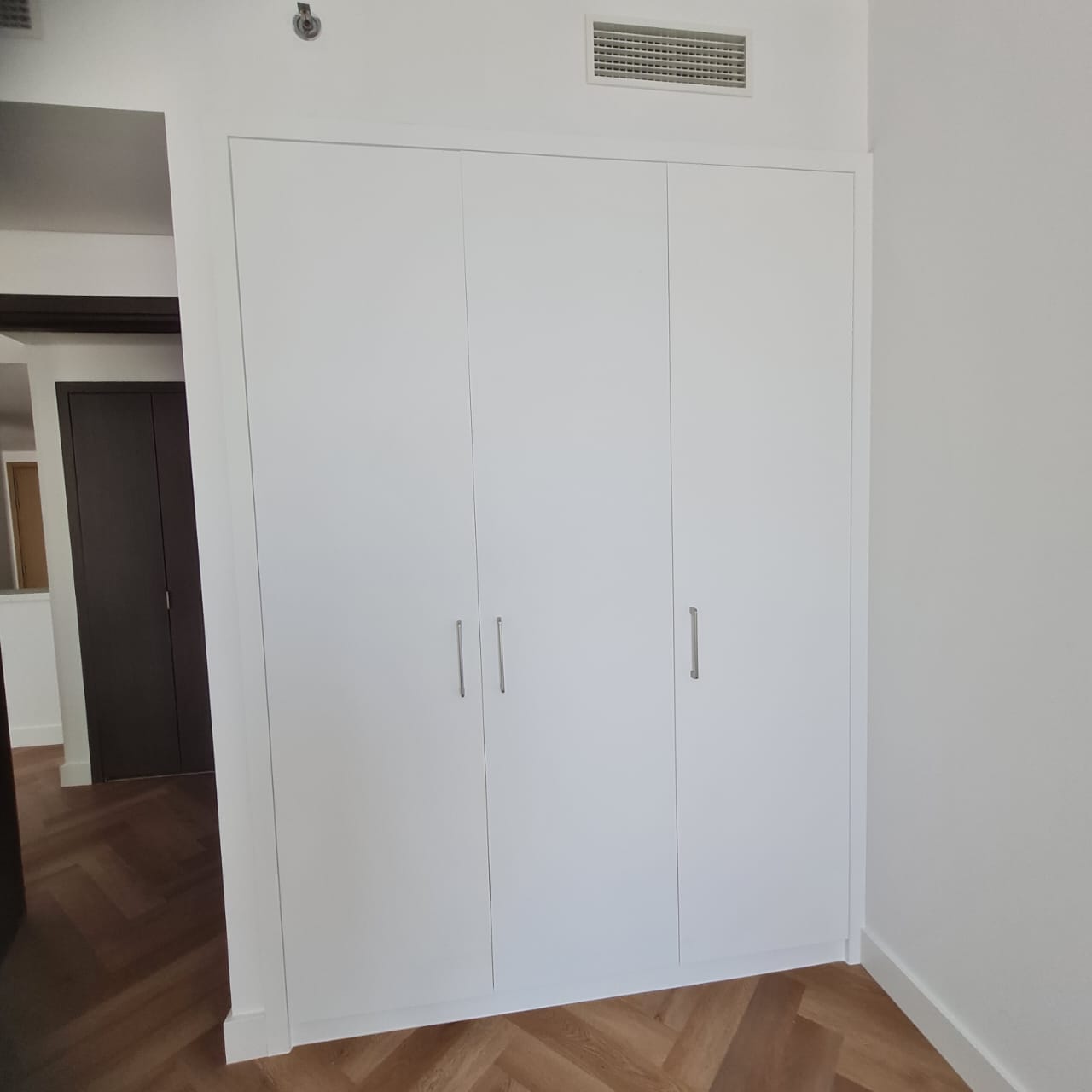 Après — Porte de placard