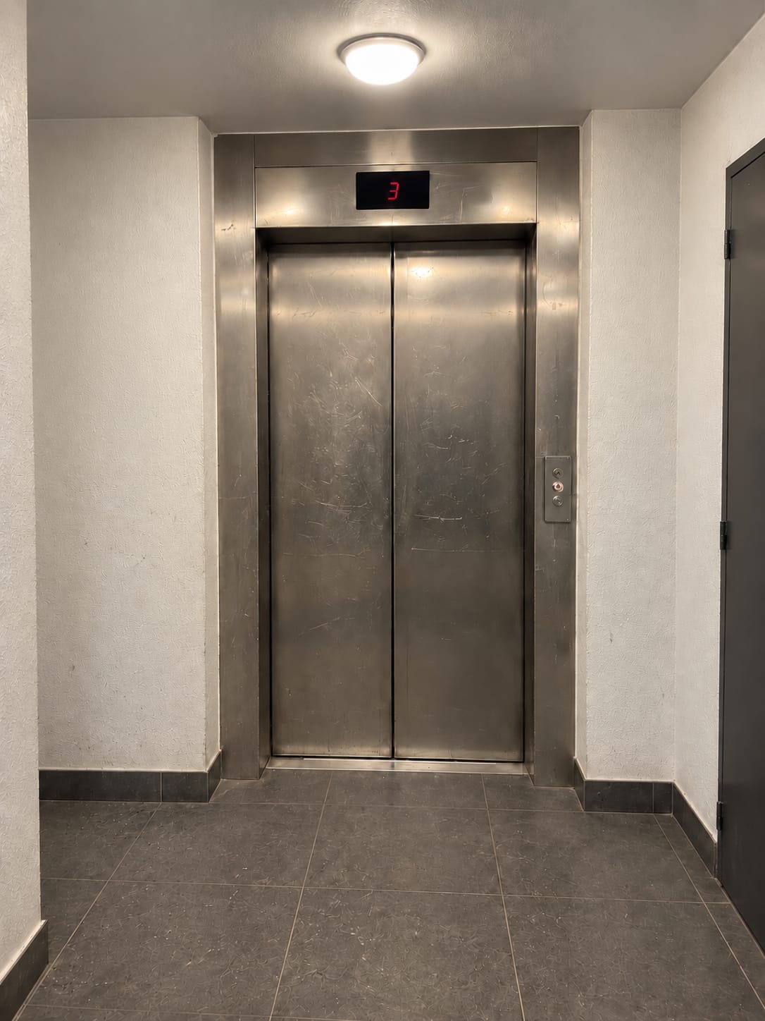 Avant — Porte ascenseur