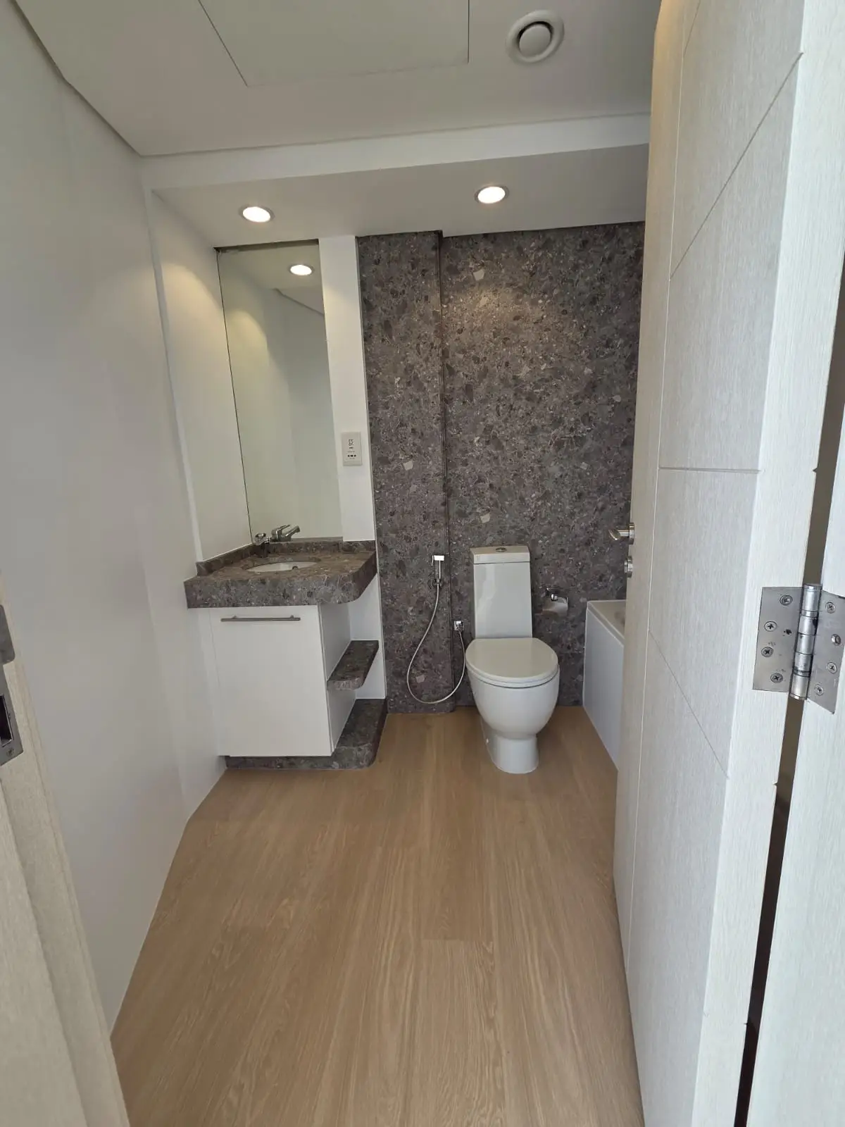 Après — Salle de bain marbrée